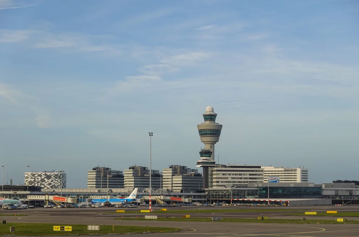 Amsterdam Airport Schiphol — airport terminal, aircraft and travel information