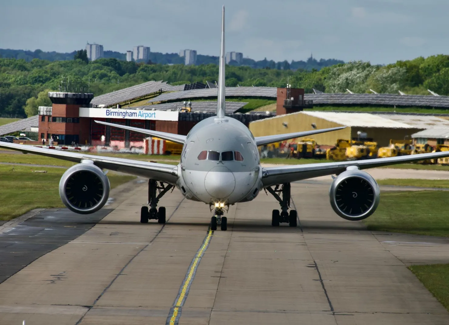 Birmingham Airport — airport terminal, aircraft and travel information