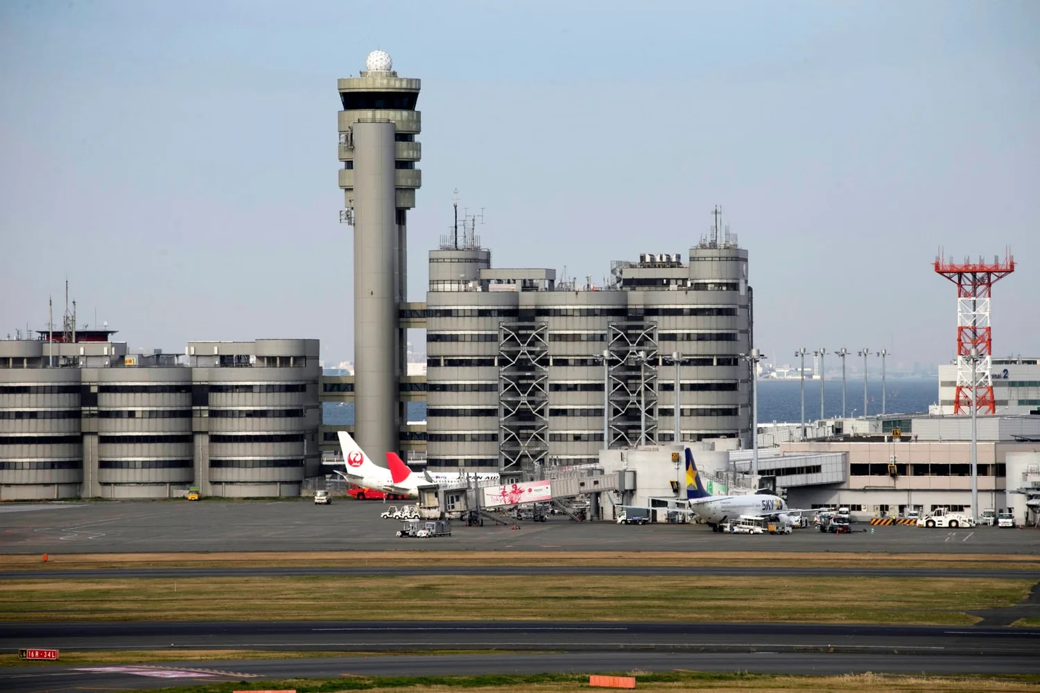 Tokyo Haneda Airport — airport terminal, aircraft and travel information