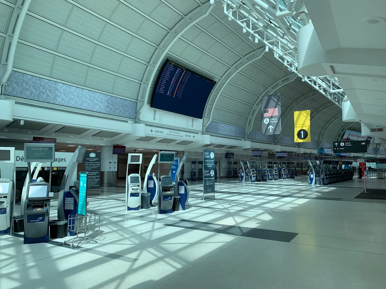 Toronto Pearson International — airport terminal, aircraft and travel information