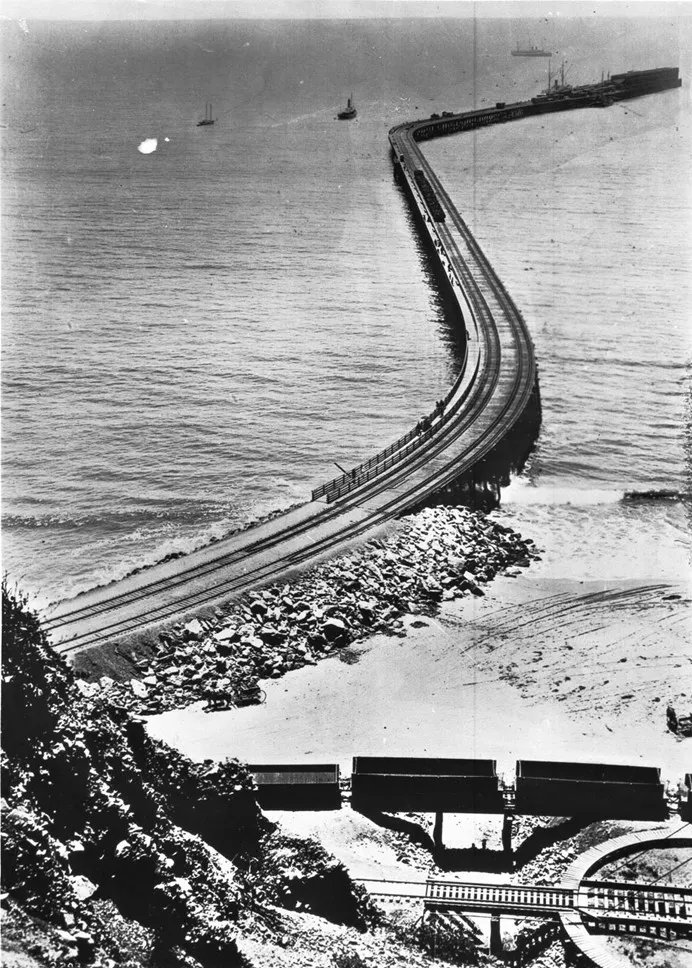 Santa Monica Pier attraction in Los Angeles